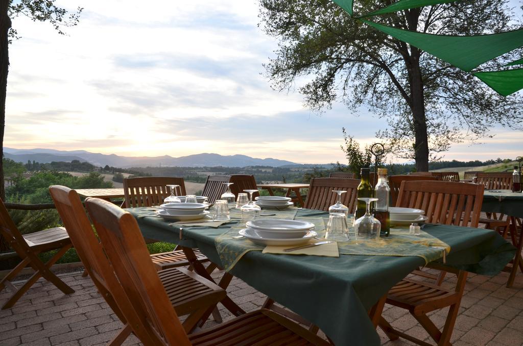 Azienda Agrituristica Il Sarale Villa Montone  Eksteriør billede